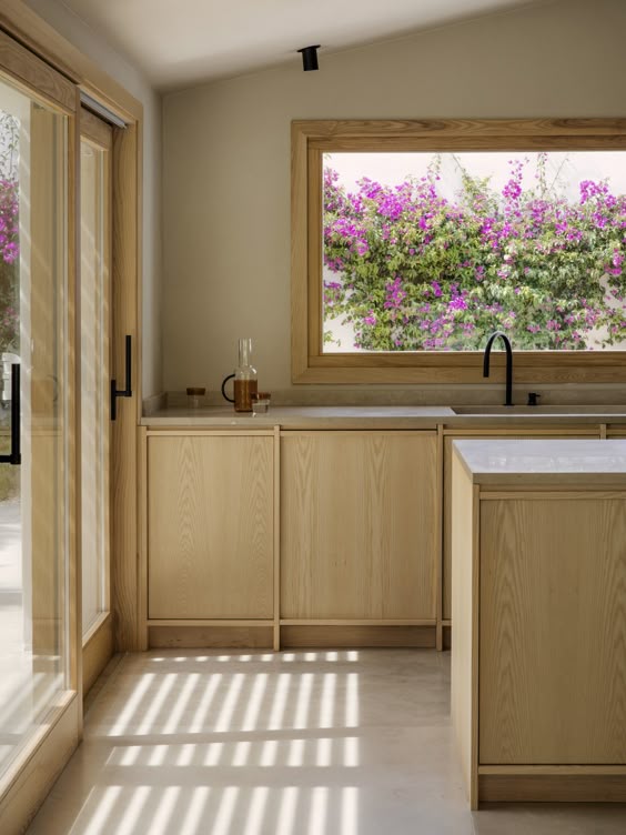 Как обыграть окно на кухне: современные примеры и советы | Кухни