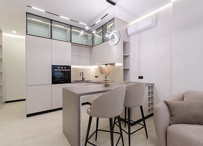 Дизайнерська кухня з антресолями зі скляними фасадами | Кухня | Осадченко Юлія