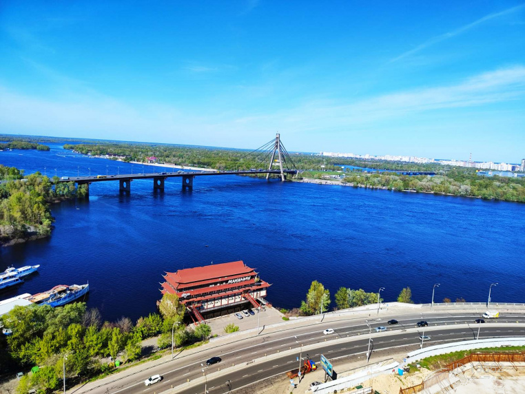 З видом на Дніпро - на замовлення