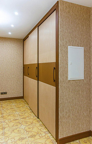 Шкаф купе в коридоре (2800х2400х650 мм)