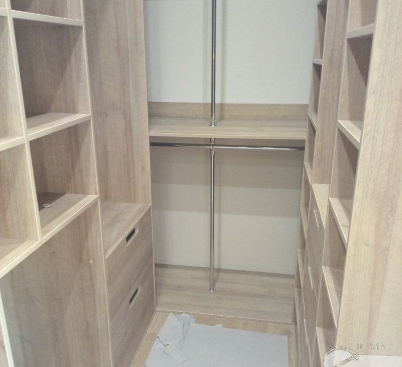 Функциональные гардеробные комнаты в материале Saviola с фурнитурой Blum