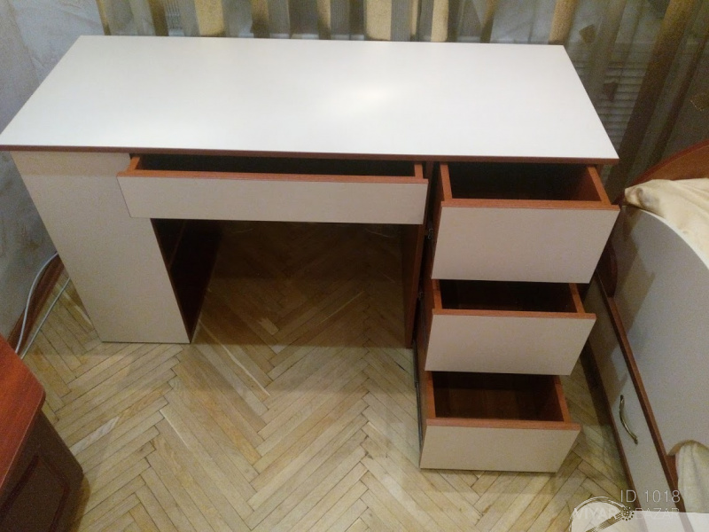 Стол