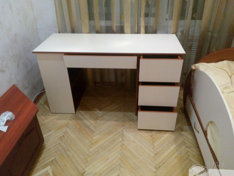 Стол