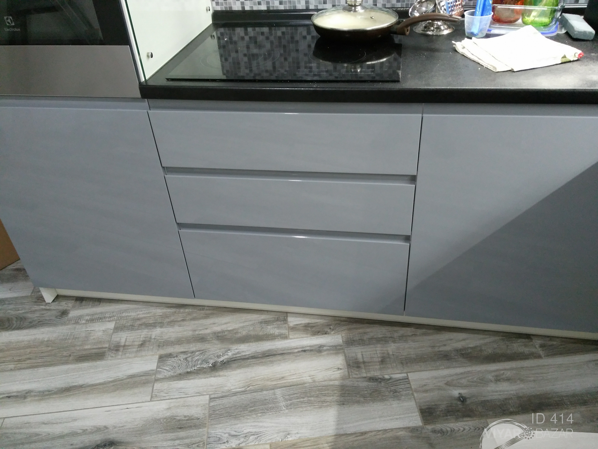 Кухня угловая белая с серым