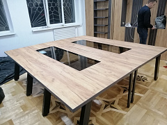 Стол переговоров