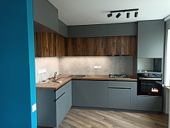 Кухня серый и сочный древесный