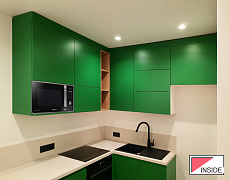 Зелена дизайнерська кухня