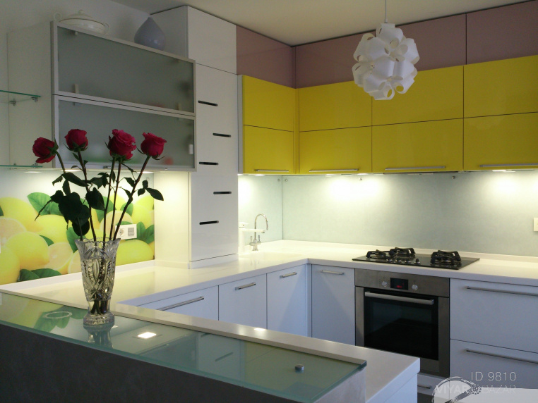Кухня с фасадом МДФ в двух цветах. - на замовлення