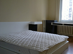 Кровать в спальне на Лаврухина, 2013